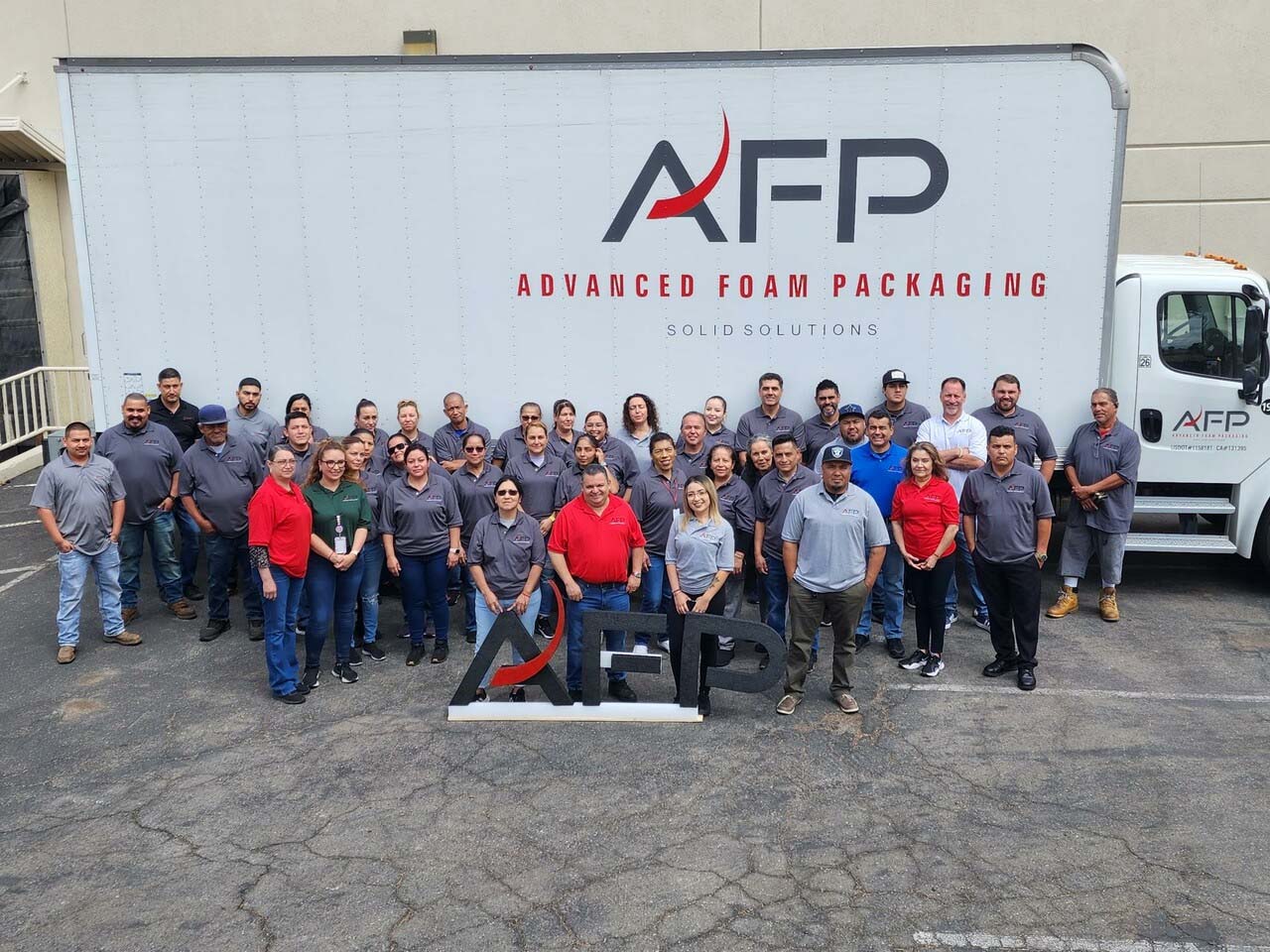 transpak-livermore-advanced-foam-packaging-team-in-front-of-a-branded-logistics-truck